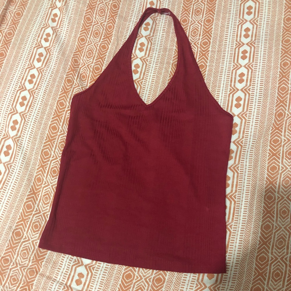Crop top that shows back .
